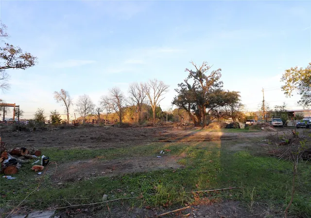 2nd image of 5822 Almeda Genoa Rd, Houston, TX 77048 | MLS# 53810248