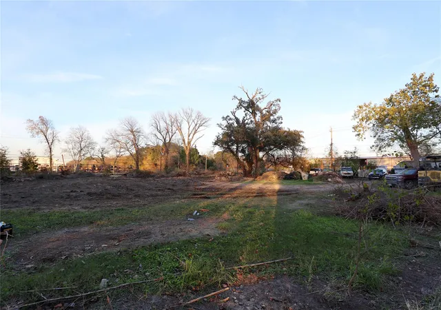 4th image of 5822 Almeda Genoa Rd, Houston, TX 77048 | MLS# 53810248