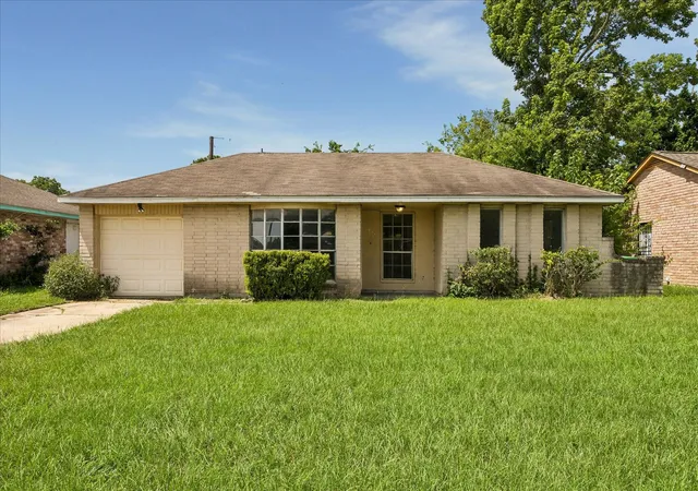 Photo 1 of Single family home for sale at 4938 Glenridge St, Houston, TX 77053 | MLS# 16608989 | Listing updated on 2026-08-04