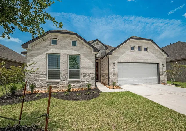 Photo 3 of Single family home for sale at 2911 Golden Isle Dr, Texas City, TX 77568 | MLS# 81223862 | Listing updated on 2026-08-25