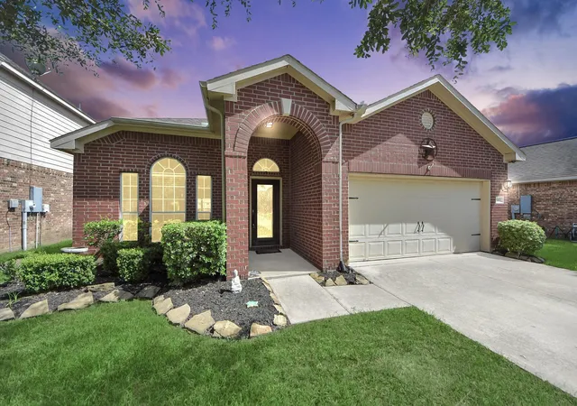 Homes for sale in Dickinson, TX | 6611 Hawkins Hill Ln, Dickinson, TX 77539 | MLS# 28327649