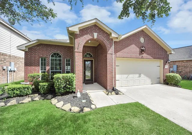 Homes for sale in Dickinson, TX | 6611 Hawkins Hill Ln, Dickinson, TX 77539 | MLS# 28327649