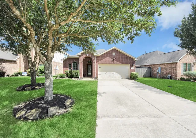 Homes for sale in Dickinson, TX | 6611 Hawkins Hill Ln, Dickinson, TX 77539 | MLS# 28327649