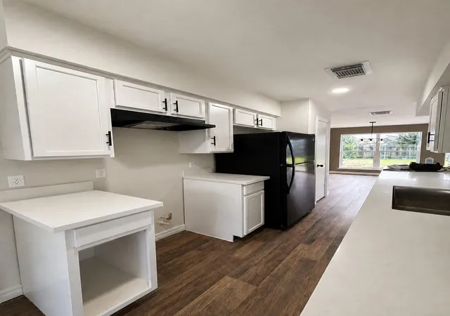 4th image of 10942 Dunvegan Way, Houston, TX 77013 | MLS# 60188597