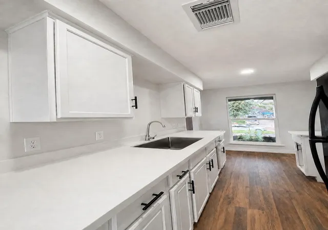 5th image of 10942 Dunvegan Way, Houston, TX 77013 | MLS# 60188597