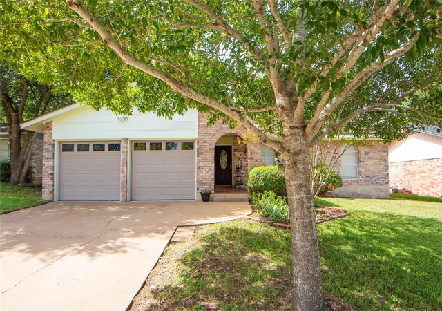 1st image of 1003 Lawndale Ave, Brenham, TX 77833 | MLS# 52566841