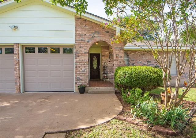 4th image of 1003 Lawndale Ave, Brenham, TX 77833 | MLS# 52566841