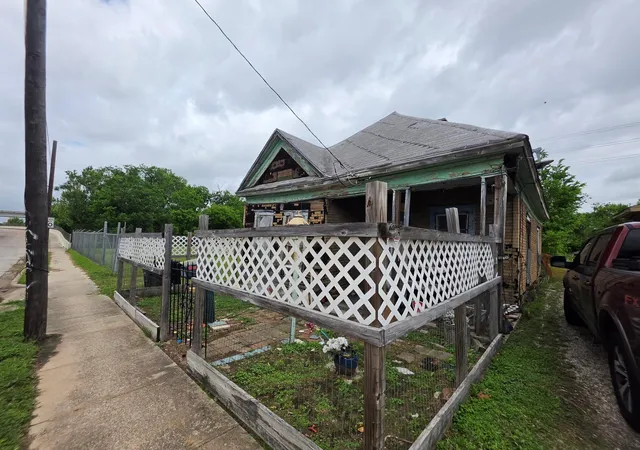 Homes for sale in Houston, TX | 213 Hogan St, Houston, TX 77009 | MLS# 61007157