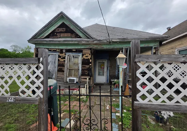 Homes for sale in Houston, TX | 213 Hogan St, Houston, TX 77009 | MLS# 61007157
