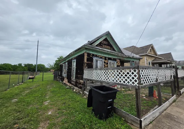 Homes for sale in Houston, TX | 213 Hogan St, Houston, TX 77009 | MLS# 61007157