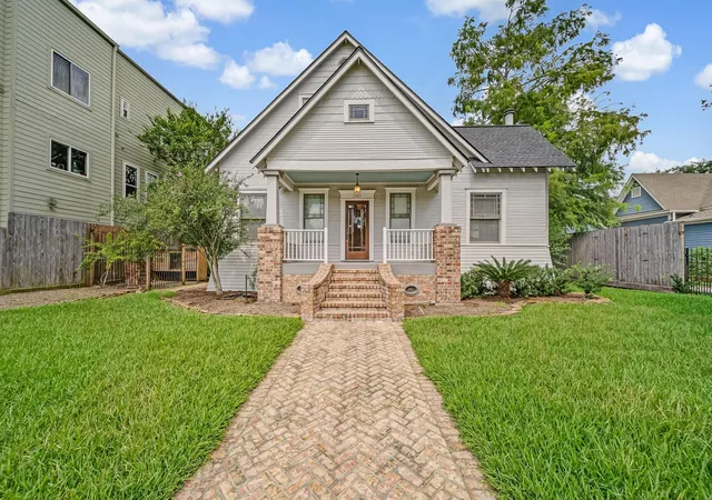 Photo 1 of Single family home for sale at 2009 Arlington St, Houston, TX 77008 | MLS# 88323801 | Listing updated on 2026-09-19