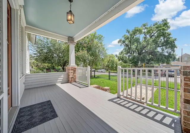 Photo 3 of Single family home for sale at 2009 Arlington St, Houston, TX 77008 | MLS# 88323801 | Listing updated on 2026-09-19
