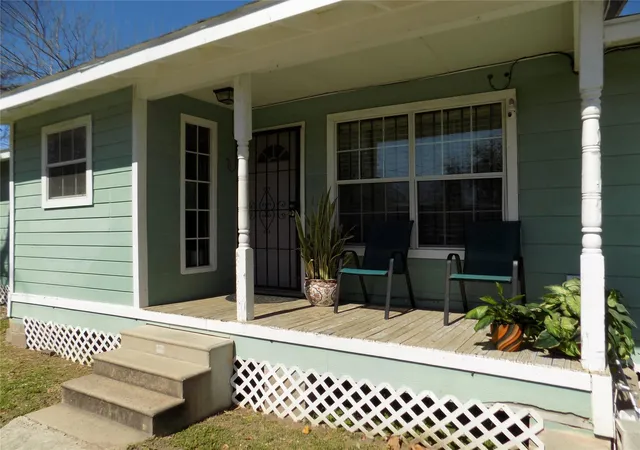 Photo 4 of Single family home for sale at 5016 Creekmont Dr, Houston, TX 77091 | MLS# 84740560 | Listing updated on 2026-03-24