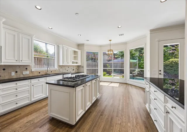 3rd image of 1110 Anderson St, Bellaire, TX 77401 | MLS# 77833889