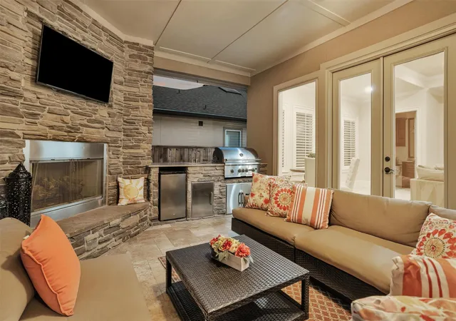 Photo 2 of Single family home for sale at 110 Sunridge Ct, Montgomery, TX 77316 | MLS# 33935446 | Listing updated on 2026-09-10