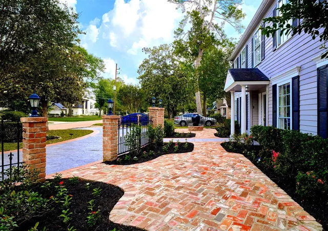 Photo 2 of Single family home for sale at 13127 Paradise Valley Dr, Houston, TX 77069 | MLS# 58681750 | Listing updated on 2026-09-06