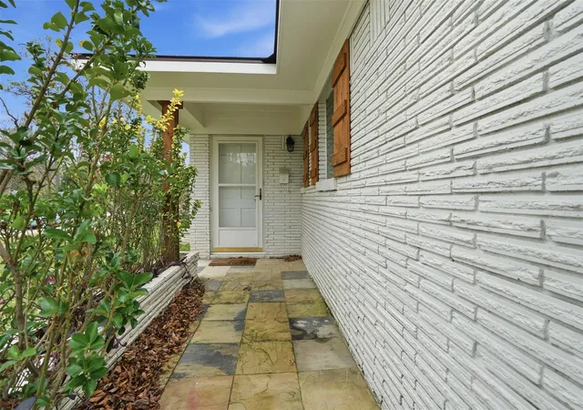 Photo 3 of Single family home for sale at 6023 Pineshade Ln, Houston, TX 77008 | MLS# 29005754 | Listing updated on 2026-09-10