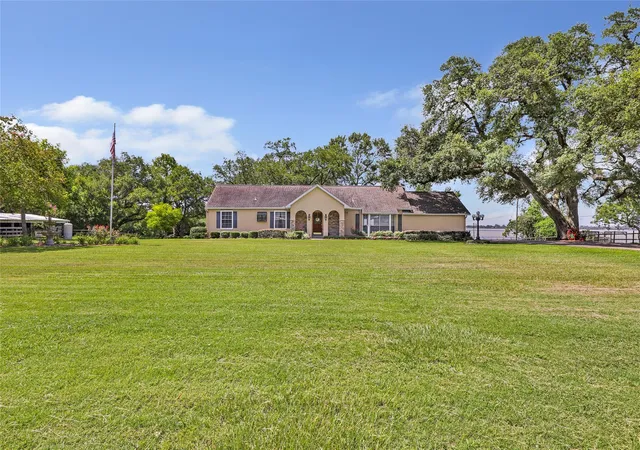 Photo 4 of Single family home for sale at 111 S 8Th St, Highlands, TX 77562 | MLS# 31759012 | Listing updated on 2026-08-29