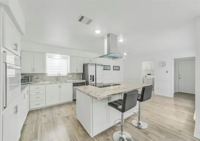 4th image of 1823 Cherry Bend Dr, Houston, TX 77077 | MLS# 57467589