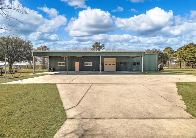 Photo 2 of Single family home for sale at 1399 County Rd 611, Dayton, TX 77535 | MLS# 95266486 | Listing updated on 2026-08-25