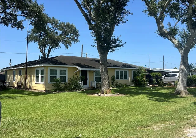 Photo 2 of Single family home for sale at 1515 N Mechanic St, El Campo, TX 77437 | MLS# 50177758 | Listing updated on 2026-09-16