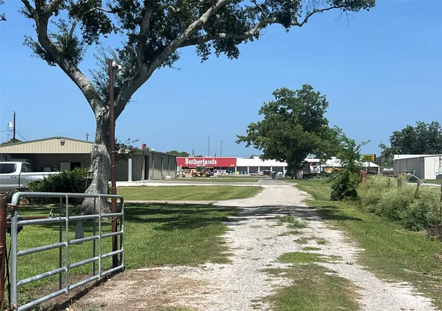 Photo 3 of Single family home for sale at 1515 N Mechanic St, El Campo, TX 77437 | MLS# 50177758 | Listing updated on 2026-09-16