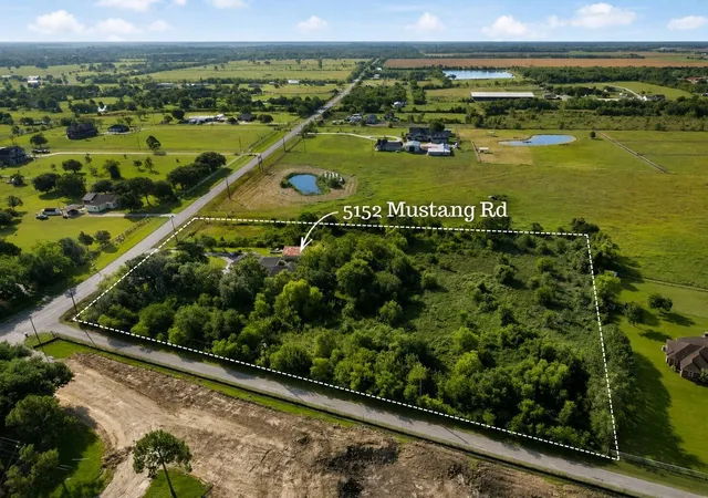3rd image of 5152 Mustang Rd, Alvin, TX 77511 | MLS# 16189067