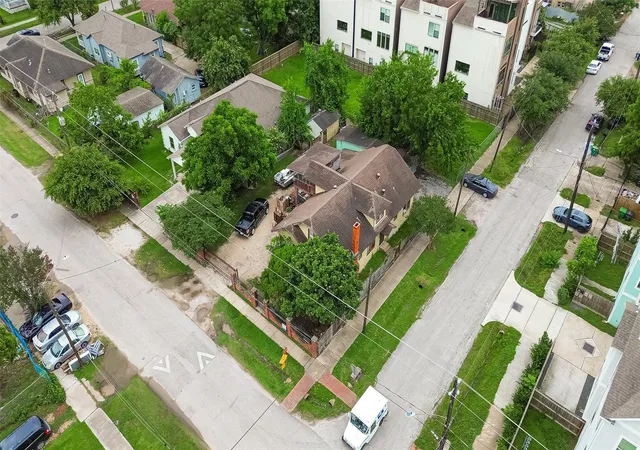 Photo 4 of Single family home for sale at 4802 Sherman St, Houston, TX 77011 | MLS# 37571948 | Listing updated on 2026-09-15