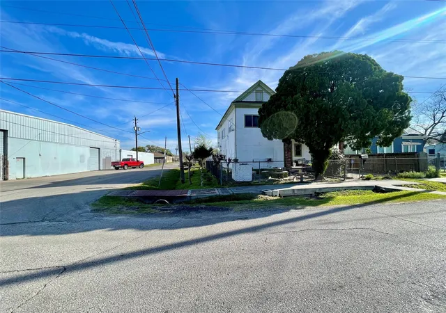 3rd image of 3601 Engelke St, Houston, TX 77003 | MLS# 51433323