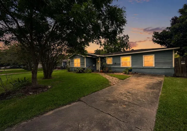 28th image of 206 Cedar Dr, Hitchcock, TX 77563 | MLS# 50709134
