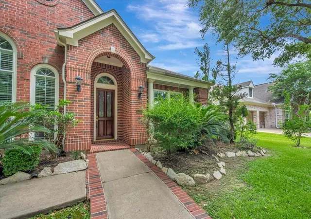 1st image of 15511 Pinenut Bay Ct, Houston, TX 77059 | MLS# 73623439