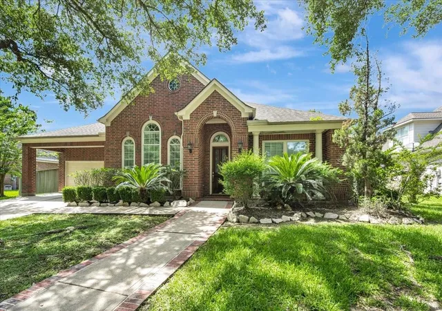 2nd image of 15511 Pinenut Bay Ct, Houston, TX 77059 | MLS# 73623439