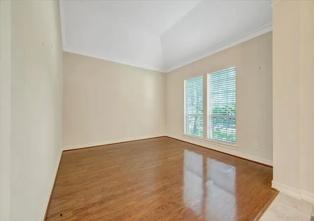 5th image of 15511 Pinenut Bay Ct, Houston, TX 77059 | MLS# 73623439