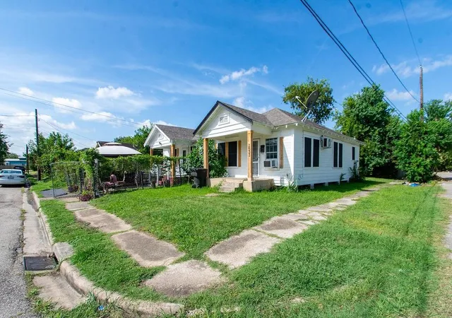 Homes for sale in Houston, TX | 2531 Jones St, Houston, TX 77026 | MLS# 14944687