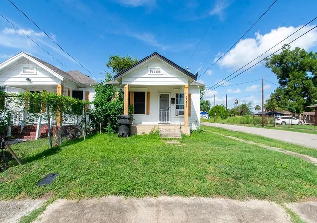 Homes for sale in Houston, TX | 2531 Jones St, Houston, TX 77026 | MLS# 14944687
