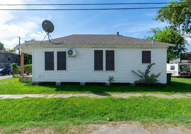 Homes for sale in Houston, TX | 2531 Jones St, Houston, TX 77026 | MLS# 14944687