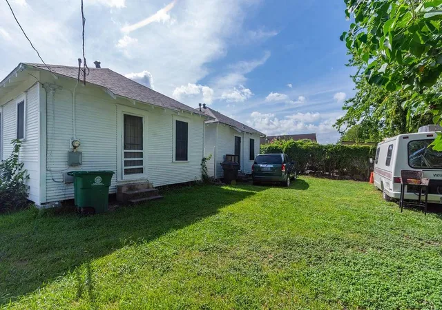 Homes for sale in Houston, TX | 2531 Jones St, Houston, TX 77026 | MLS# 14944687