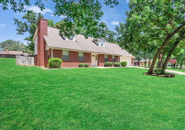 Photo 3 of Single family home for sale at 1928 Greentree Dr, Huntsville, TX 77340 | MLS# 79449911 | Listing updated on 2026-08-09