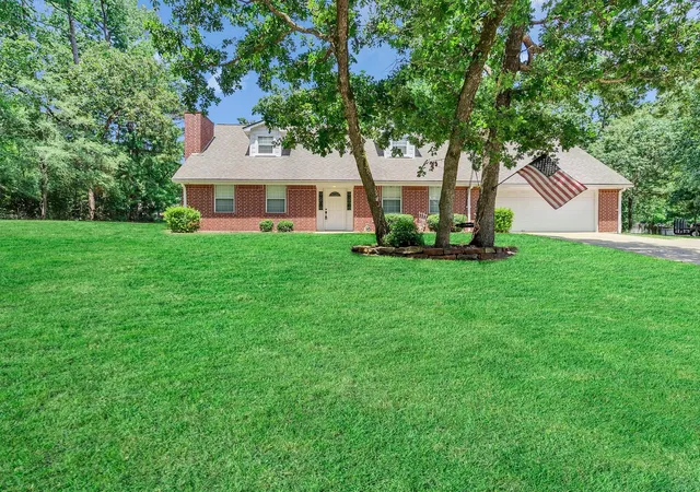 Photo 4 of Single family home for sale at 1928 Greentree Dr, Huntsville, TX 77340 | MLS# 79449911 | Listing updated on 2026-08-09