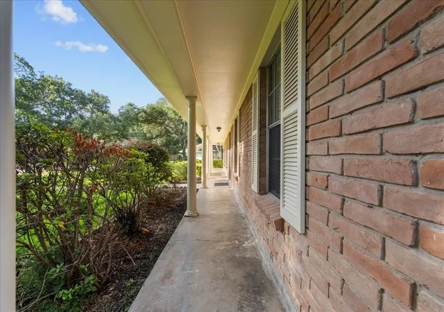 2nd image of 1712 Tara Cir, Texas City, TX 77591 | MLS# 93574538