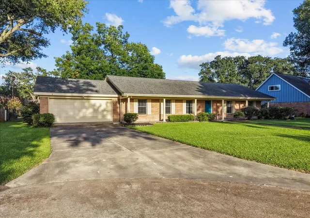 4th image of 1712 Tara Cir, Texas City, TX 77591 | MLS# 93574538