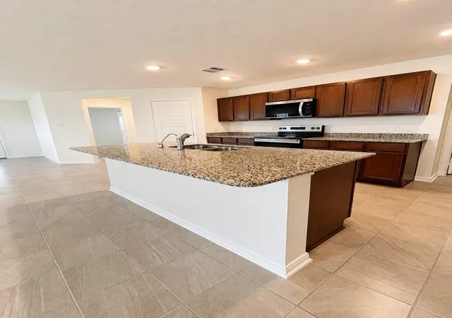 4th image of 1710 Vista Luna Dr, Texas City, TX 77591 | MLS# 71685209