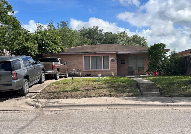 1st image of 308 W Hill Ave, Alice, TX 78332 | MLS# 25997750