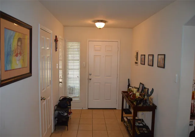 Photo 4 of Single family home for sale at 1230 Crestmont Pl Loop, Missouri City, TX 77489 | MLS# 32596707 | Listing updated on 2026-03-31