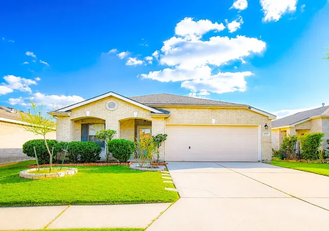 Photo 3 of Sale Pending at 15639 Western Skies Dr, Houston, TX 77086 | MLS# 72436082 | Listing updated on 2026-09-17
