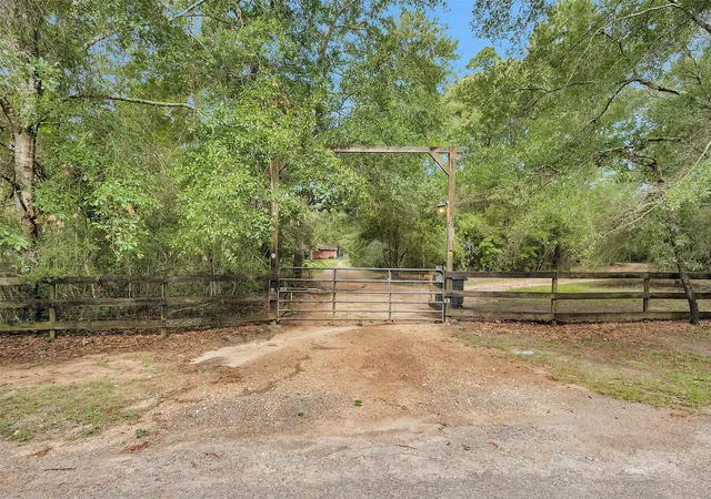 Photo 2 of Single family home for sale at 16014 Post Oak Rd, Plantersville, TX 77363 | MLS# 36824658 | Listing updated on 2026-08-20