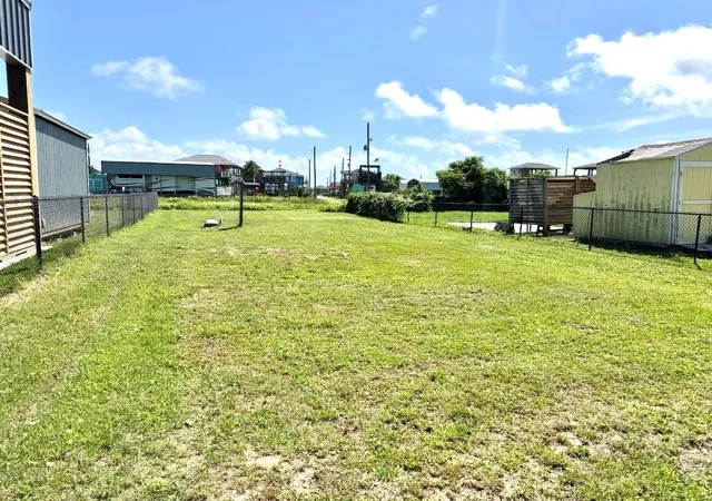 Homes for sale in Crystal Beach, TX | 868 S Monkhouse Dr, Crystal Beach, TX 77650 | MLS# 93669842