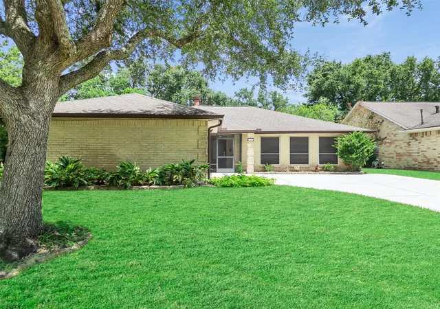 1st image of 2819 Poplar Creek Ln, Pearland, TX 77584 | MLS# 44909982