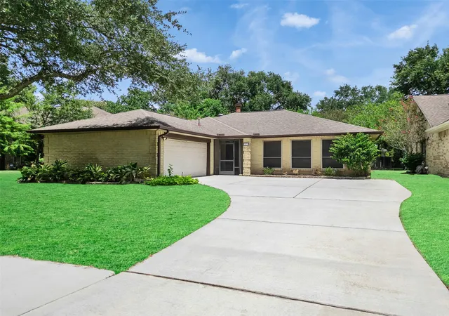 2nd image of 2819 Poplar Creek Ln, Pearland, TX 77584 | MLS# 44909982