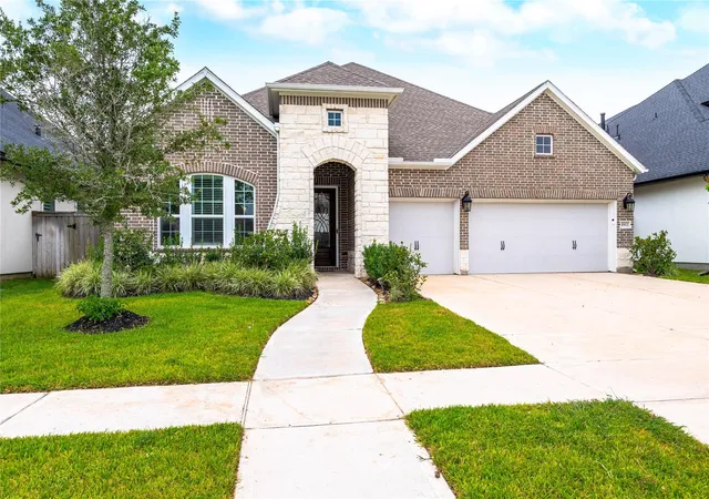 Photo 1 of Single family home for sale at 1912 Silver Point Ct, Friendswood, TX 77546 | MLS# 13533241 | Listing updated on 2026-09-05